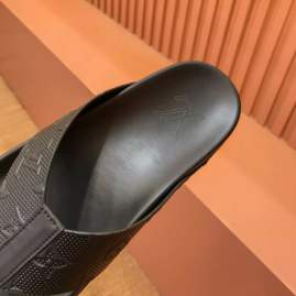 Picture of Louis Vuitton Slippers _SKULVsz38-44mnf04051358